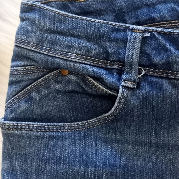 Gloria Vanderbilt Crop Jeans⦠- Picture 6 of 12